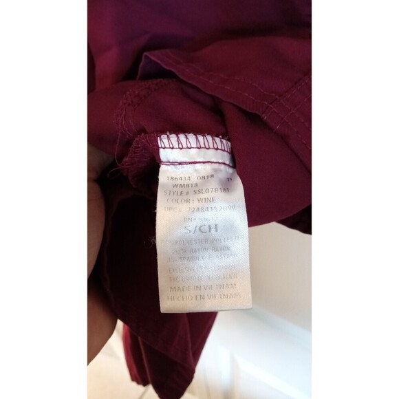Two basic scrub tops Maroon and Grey tops - Picture 4 of 10